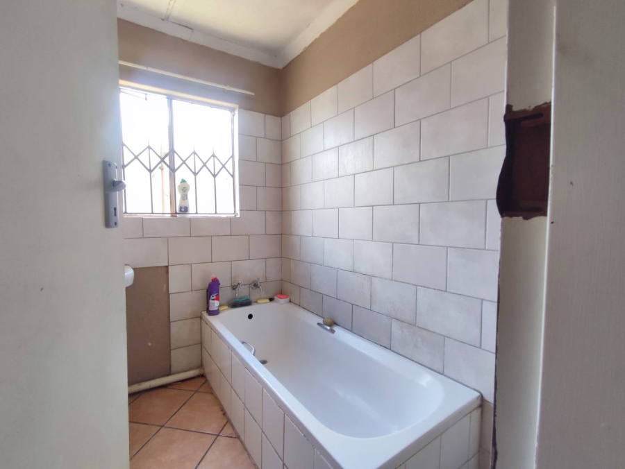 5 Bedroom Property for Sale in Cosmo City Gauteng