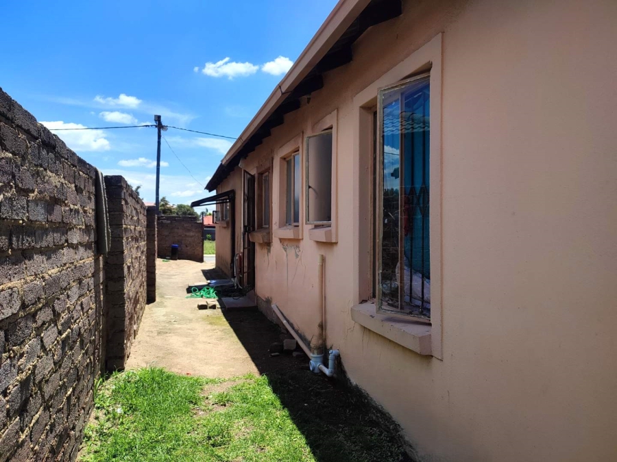 5 Bedroom Property for Sale in Cosmo City Gauteng