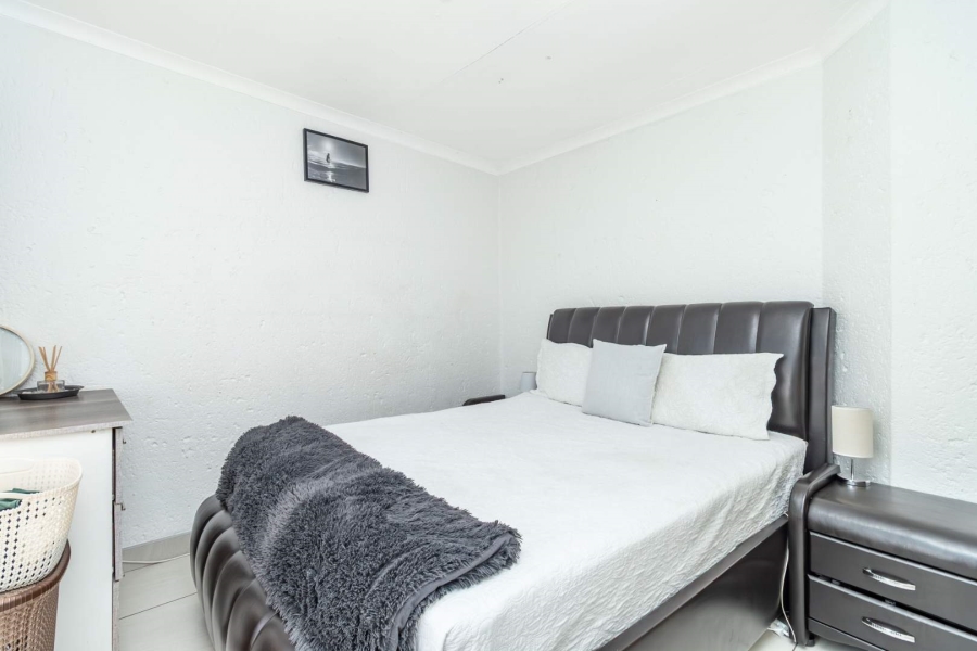 2 Bedroom Property for Sale in Vorna Valley Gauteng