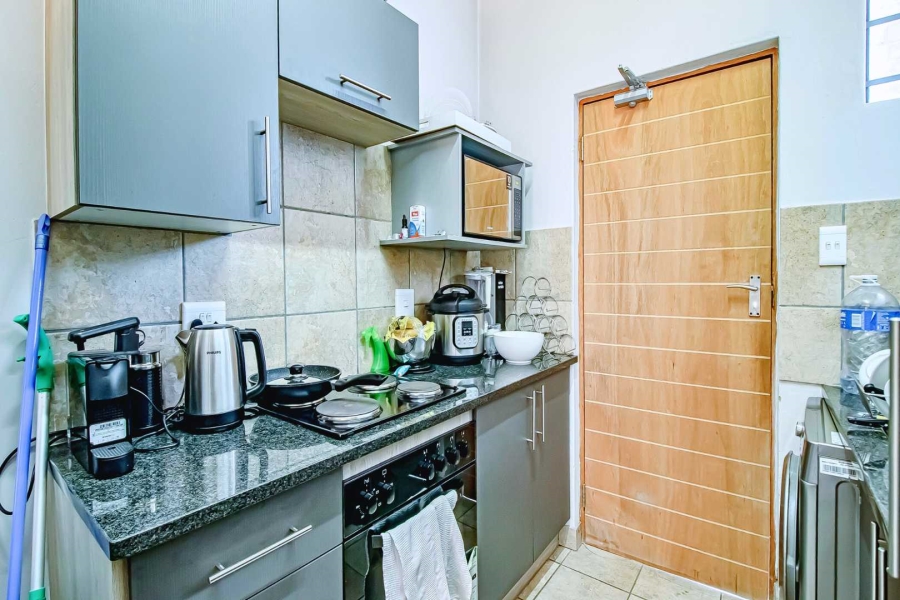 2 Bedroom Property for Sale in Rooihuiskraal North Gauteng