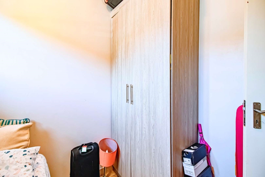 2 Bedroom Property for Sale in Rooihuiskraal North Gauteng