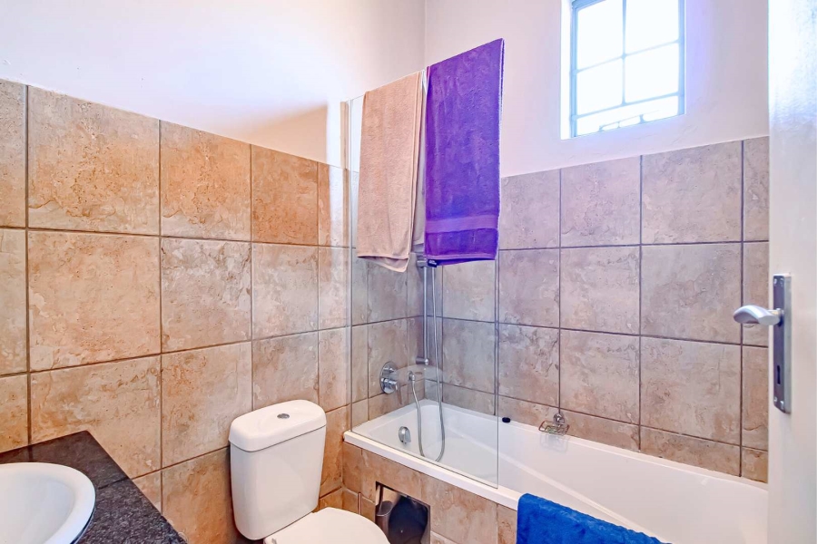 2 Bedroom Property for Sale in Rooihuiskraal North Gauteng