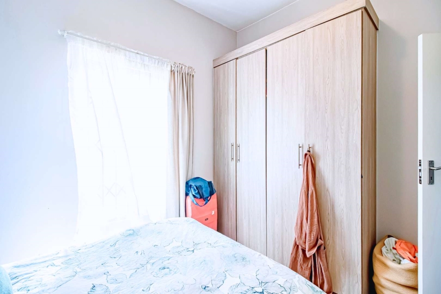 2 Bedroom Property for Sale in Rooihuiskraal North Gauteng