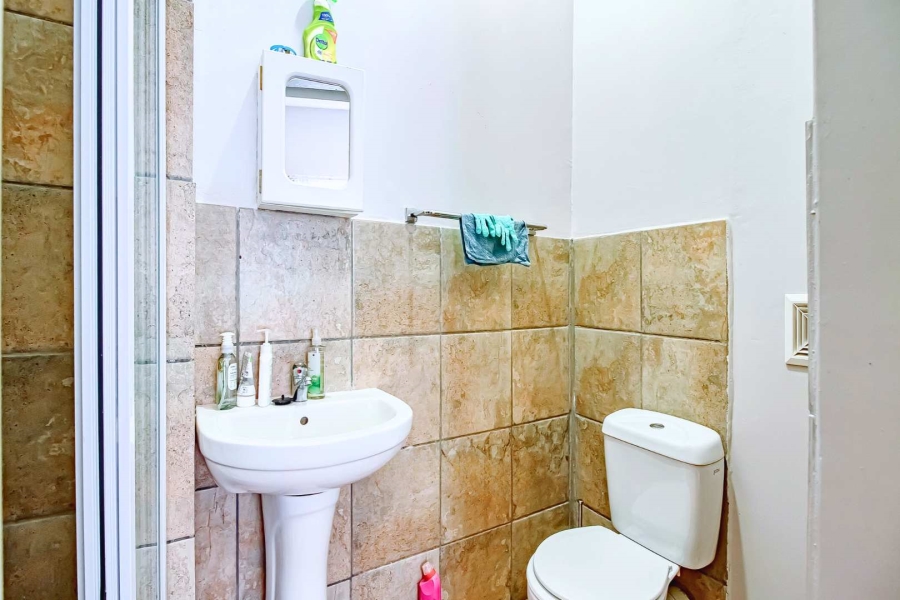 2 Bedroom Property for Sale in Rooihuiskraal North Gauteng