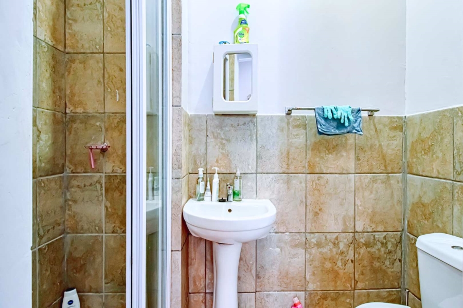 2 Bedroom Property for Sale in Rooihuiskraal North Gauteng