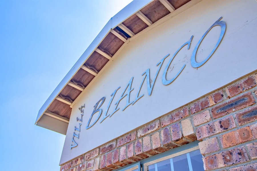 2 Bedroom Property for Sale in Rooihuiskraal North Gauteng