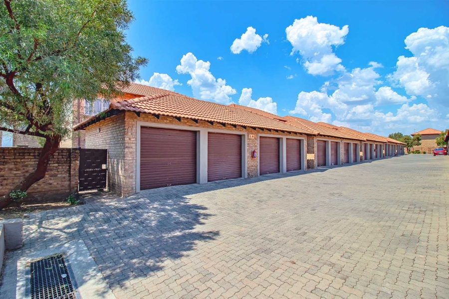 3 Bedroom Property for Sale in Annlin Gauteng