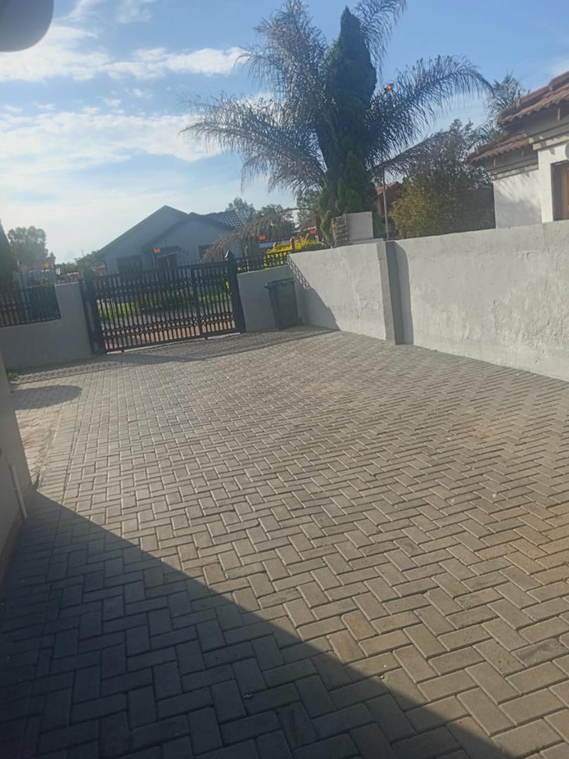 3 Bedroom Property for Sale in Nkwe Estate Gauteng