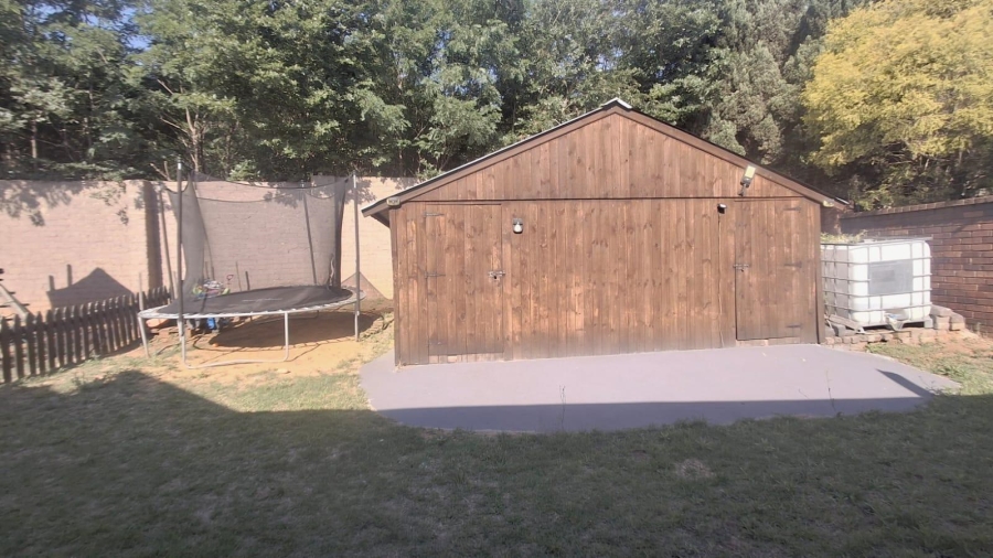 3 Bedroom Property for Sale in Gosforth Park Gauteng