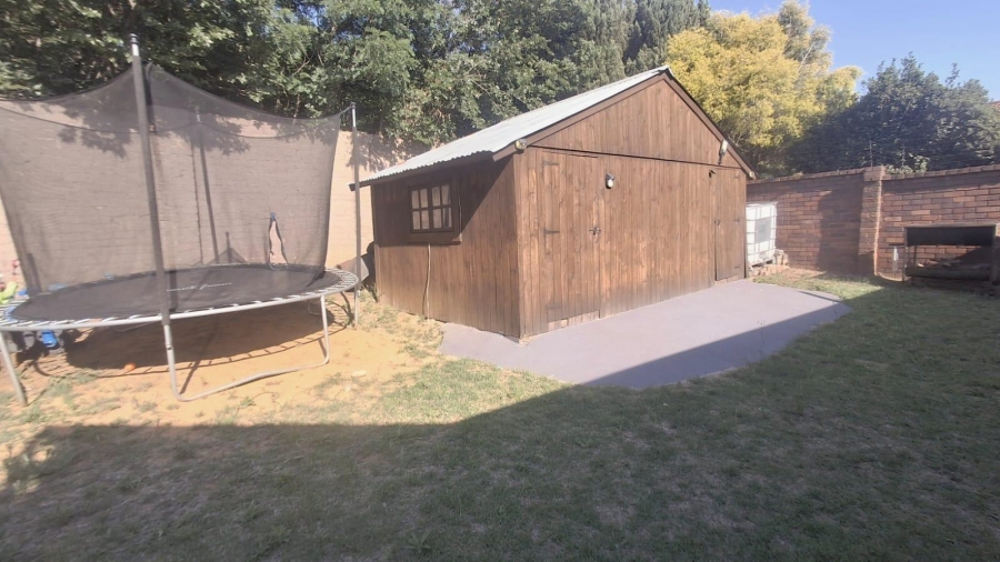 3 Bedroom Property for Sale in Gosforth Park Gauteng