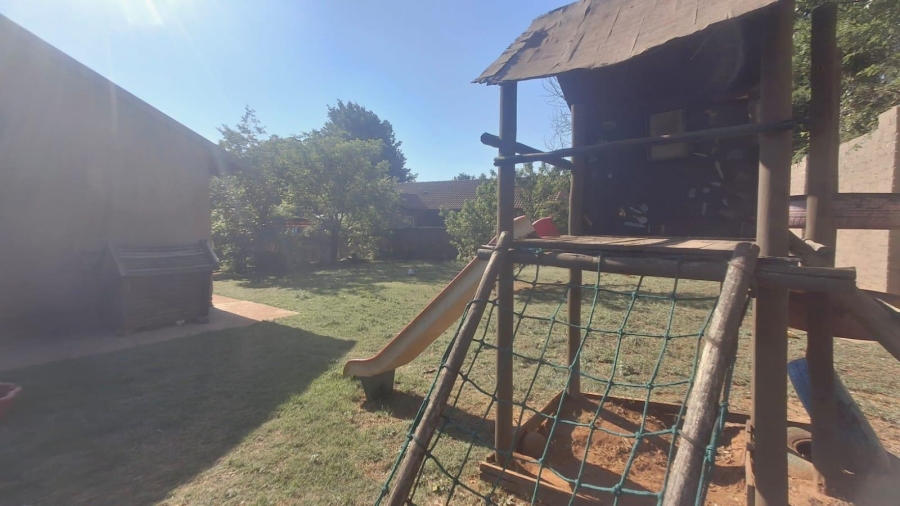 3 Bedroom Property for Sale in Gosforth Park Gauteng
