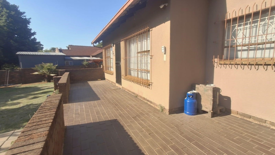 3 Bedroom Property for Sale in Gosforth Park Gauteng