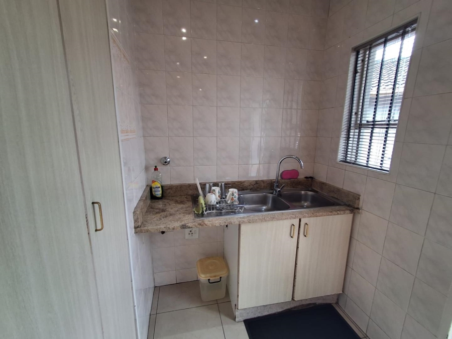 5 Bedroom Property for Sale in Brackendowns Gauteng