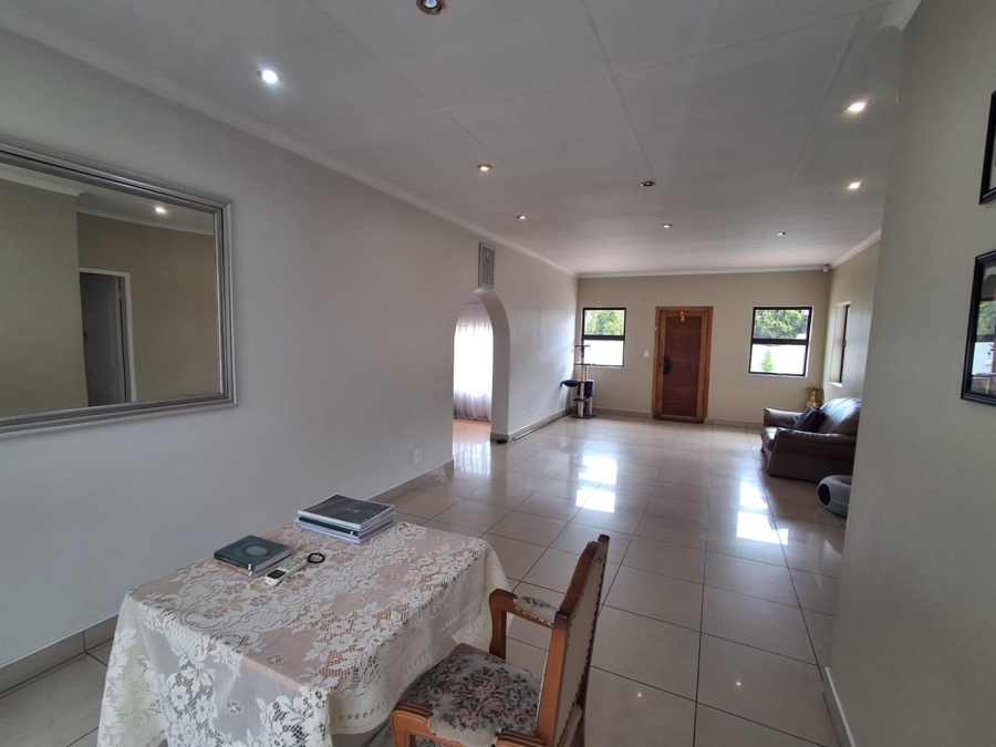 5 Bedroom Property for Sale in Brackendowns Gauteng