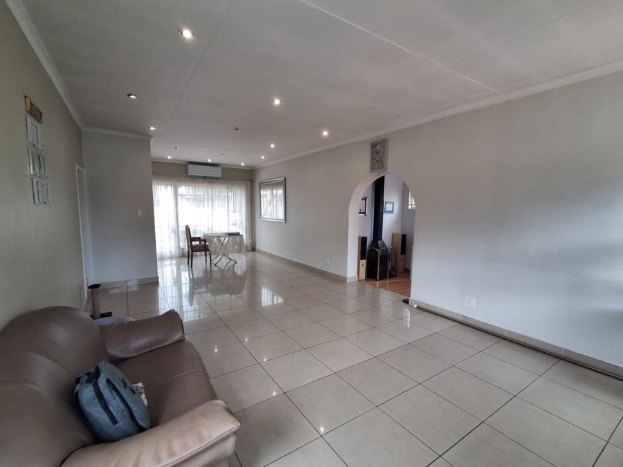5 Bedroom Property for Sale in Brackendowns Gauteng
