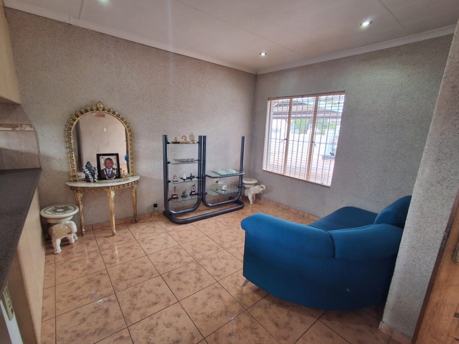 5 Bedroom Property for Sale in Brackendowns Gauteng