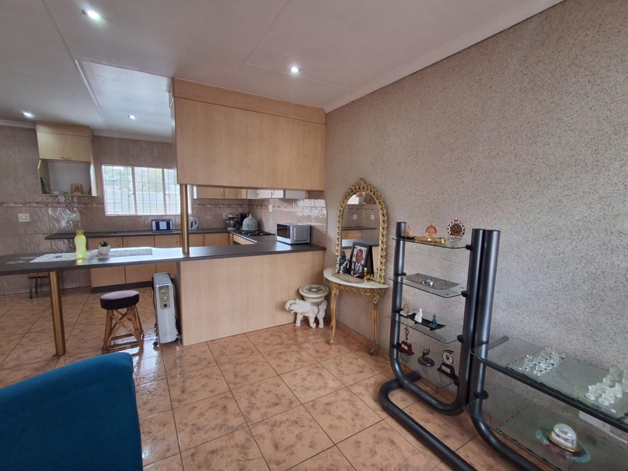 5 Bedroom Property for Sale in Brackendowns Gauteng