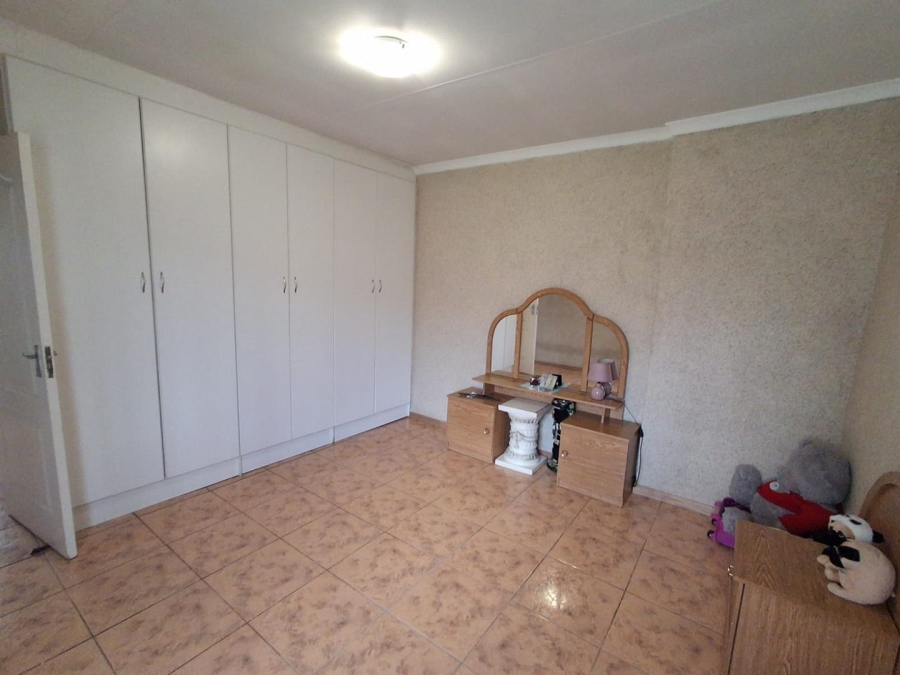 5 Bedroom Property for Sale in Brackendowns Gauteng