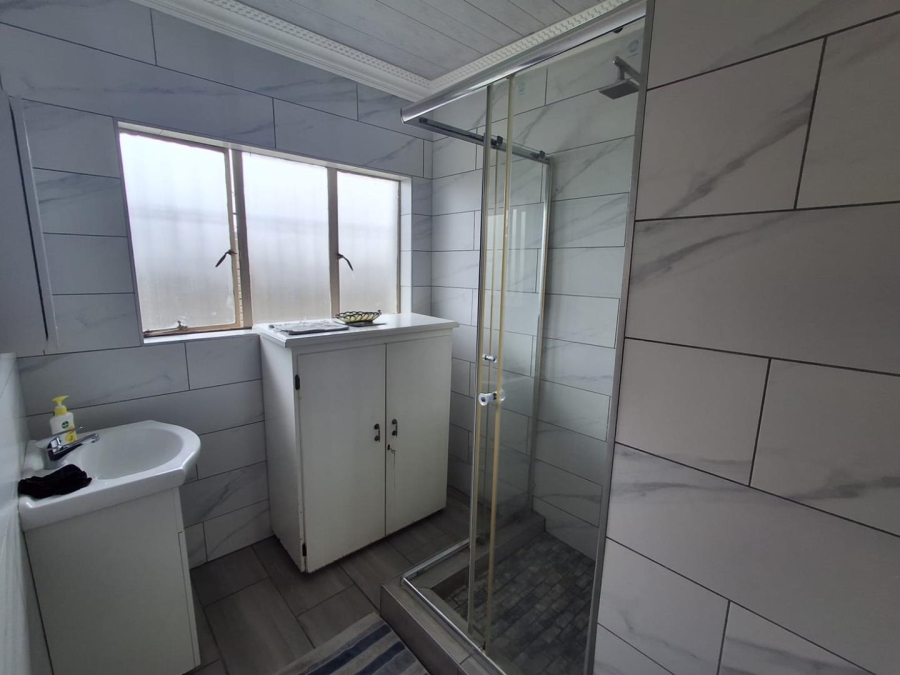 5 Bedroom Property for Sale in Brackendowns Gauteng