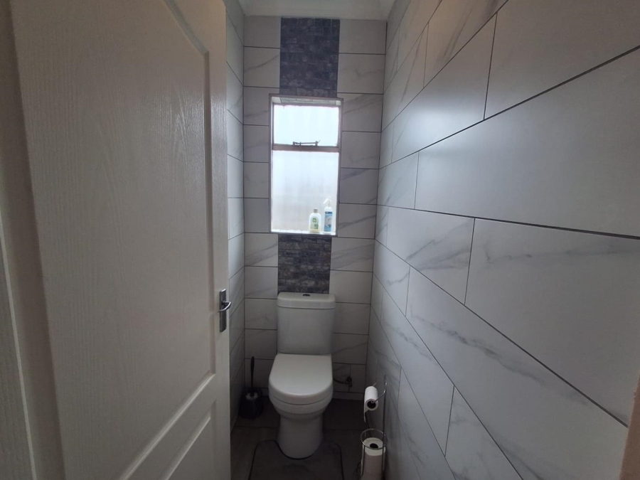 5 Bedroom Property for Sale in Brackendowns Gauteng