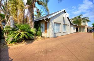 4 Bedroom Property for Sale in Brackendowns Gauteng