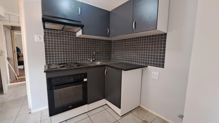 To Let 1 Bedroom Property for Rent in Blairgowrie Gauteng