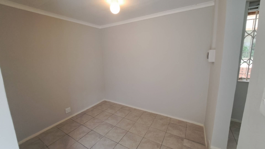 To Let 1 Bedroom Property for Rent in Blairgowrie Gauteng