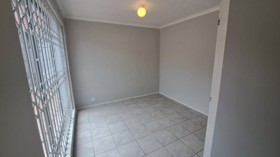 To Let 1 Bedroom Property for Rent in Blairgowrie Gauteng