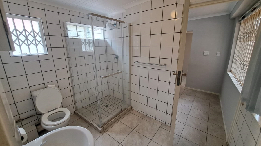 To Let 1 Bedroom Property for Rent in Blairgowrie Gauteng