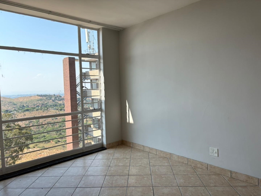 To Let 2 Bedroom Property for Rent in Constantia Kloof Gauteng