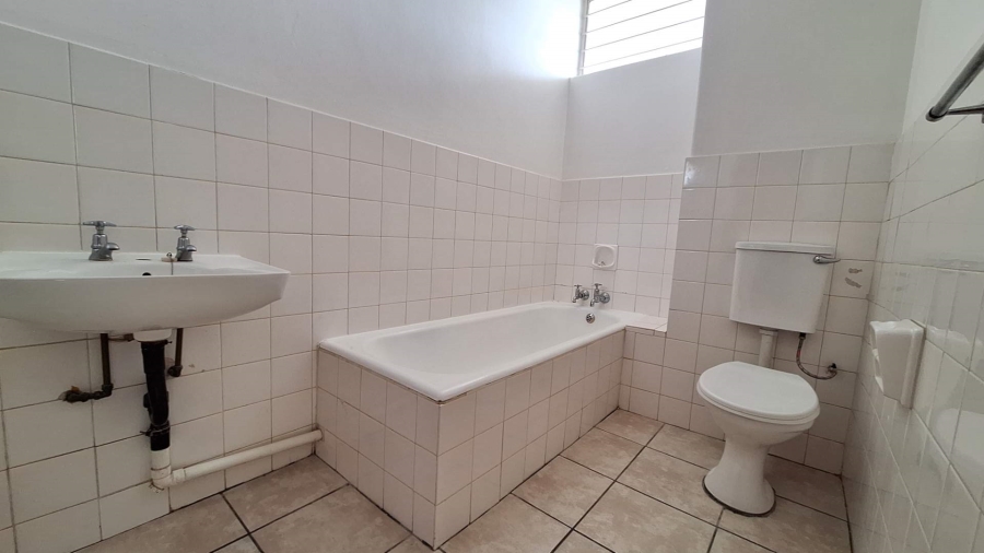 To Let 2 Bedroom Property for Rent in Constantia Kloof Gauteng