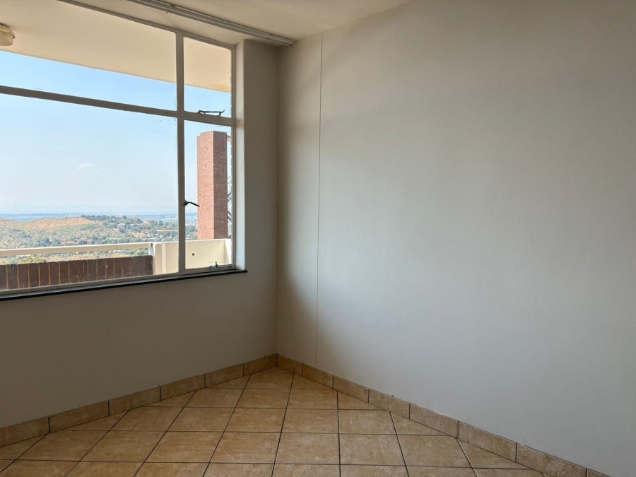 To Let 2 Bedroom Property for Rent in Constantia Kloof Gauteng