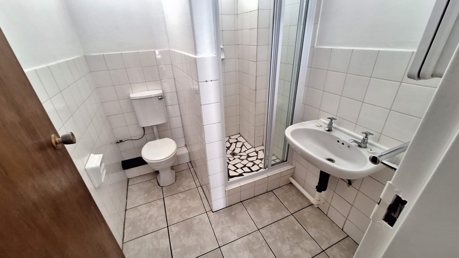 To Let 2 Bedroom Property for Rent in Constantia Kloof Gauteng