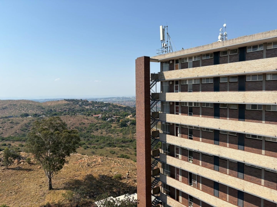 To Let 2 Bedroom Property for Rent in Constantia Kloof Gauteng