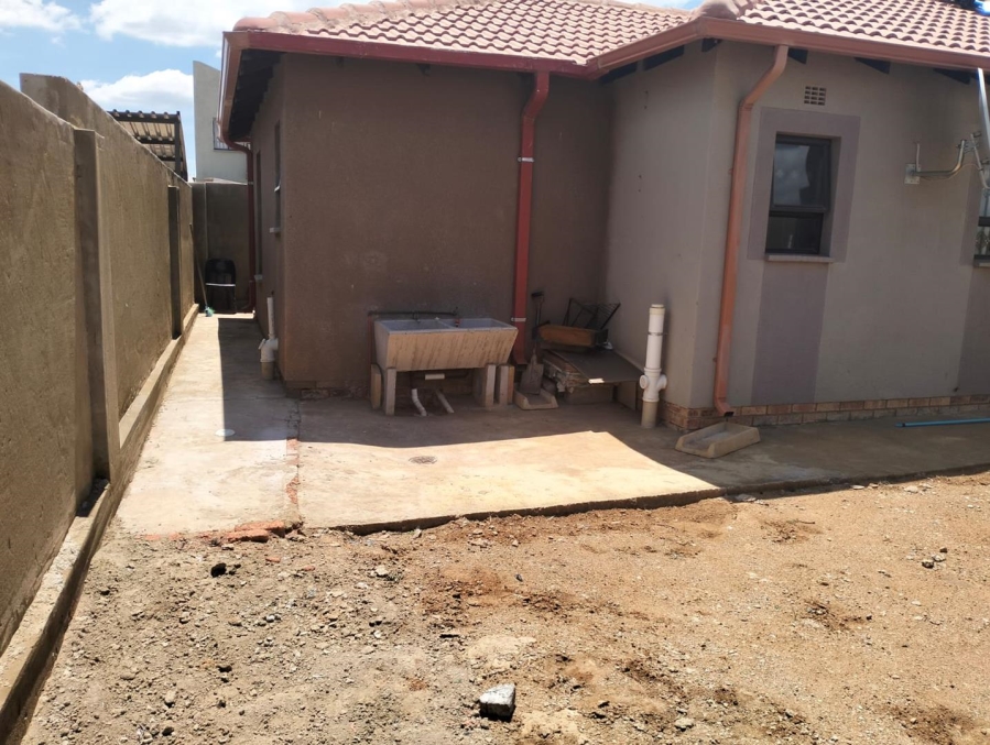 3 Bedroom Property for Sale in Clayville Gauteng