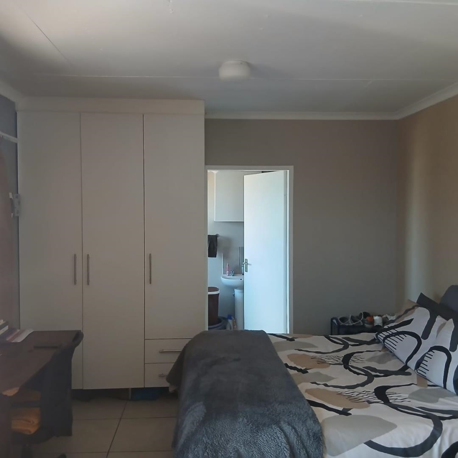 3 Bedroom Property for Sale in Clayville Gauteng