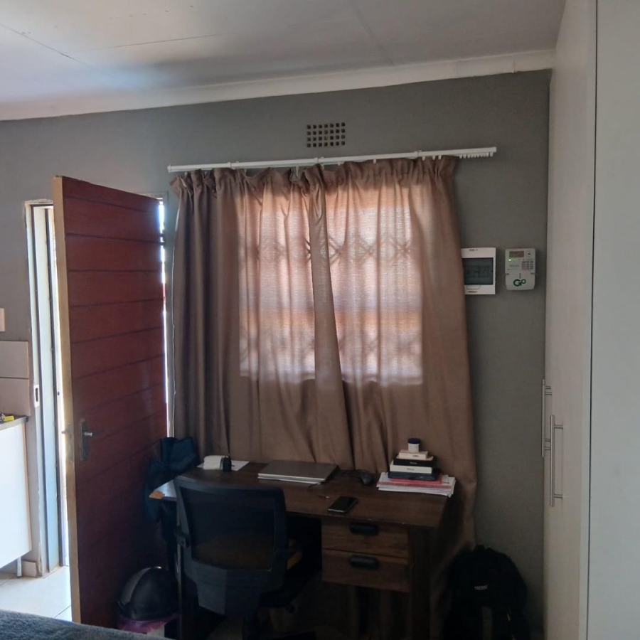 3 Bedroom Property for Sale in Clayville Gauteng