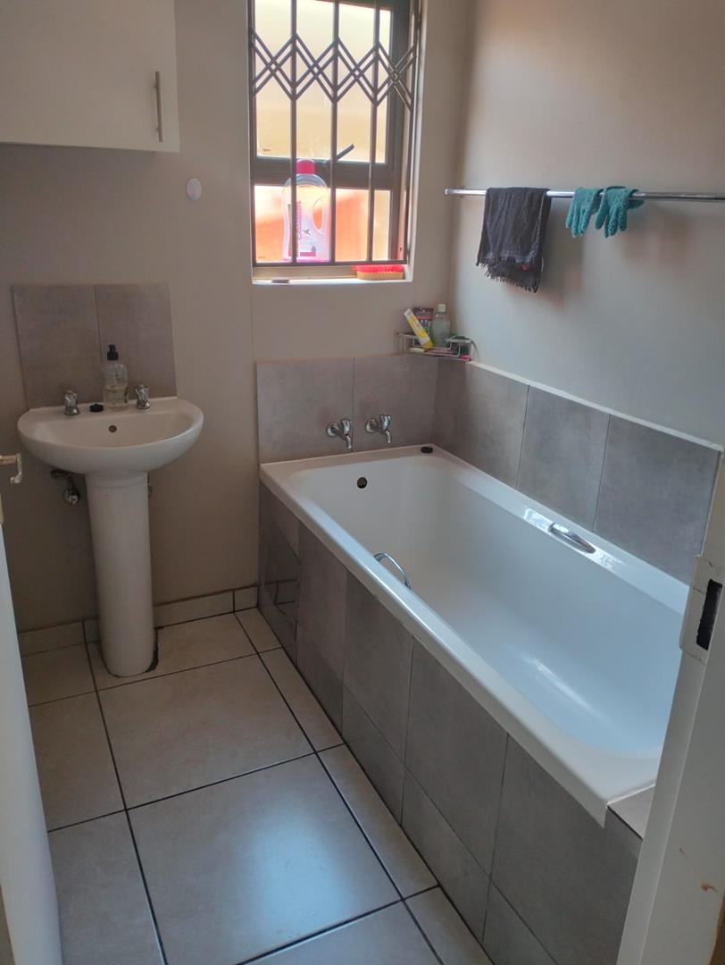 3 Bedroom Property for Sale in Clayville Gauteng