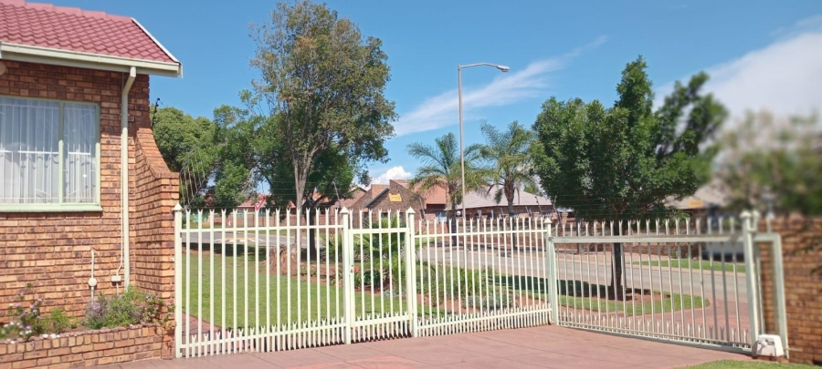 3 Bedroom Property for Sale in Eersterust Gauteng