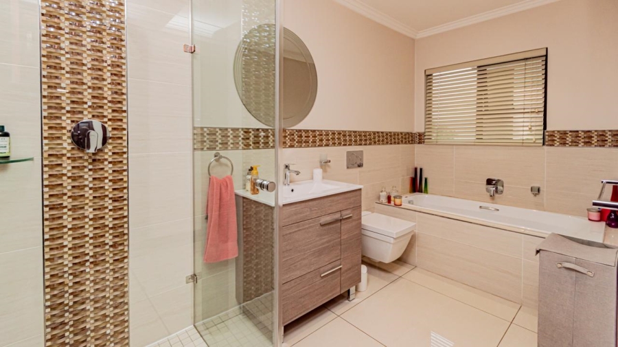 5 Bedroom Property for Sale in Meyersdal Eco Estate Gauteng