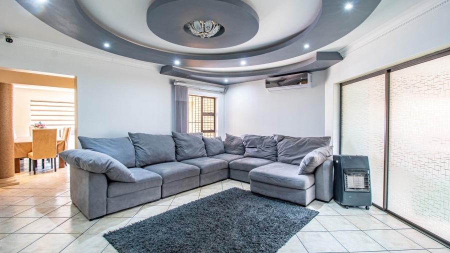 3 Bedroom Property for Sale in Beyerspark Gauteng