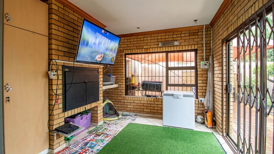 3 Bedroom Property for Sale in Beyerspark Gauteng