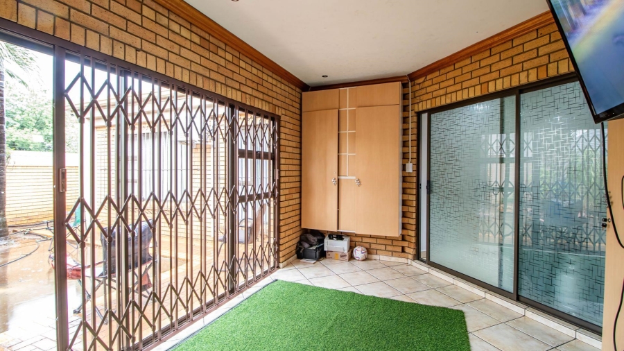 3 Bedroom Property for Sale in Beyerspark Gauteng