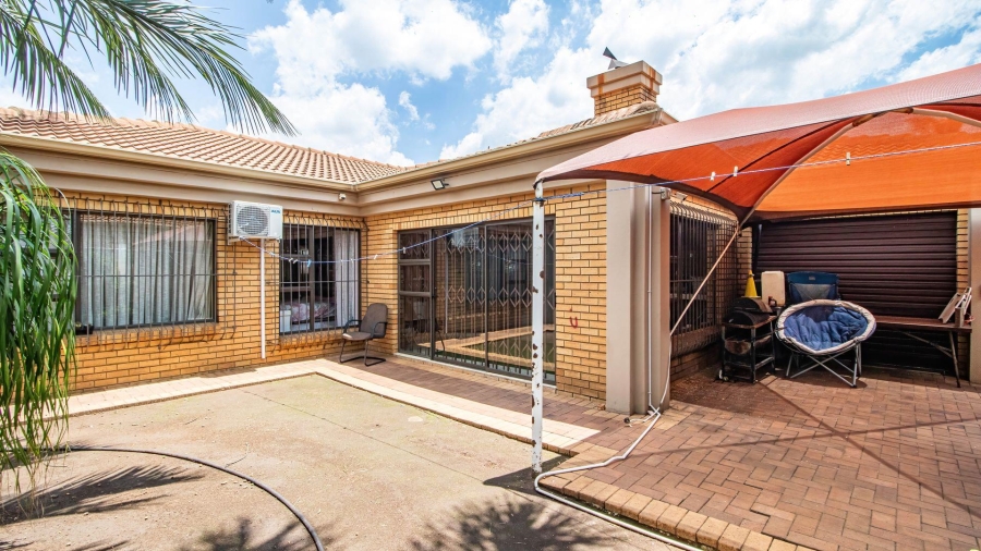 3 Bedroom Property for Sale in Beyerspark Gauteng