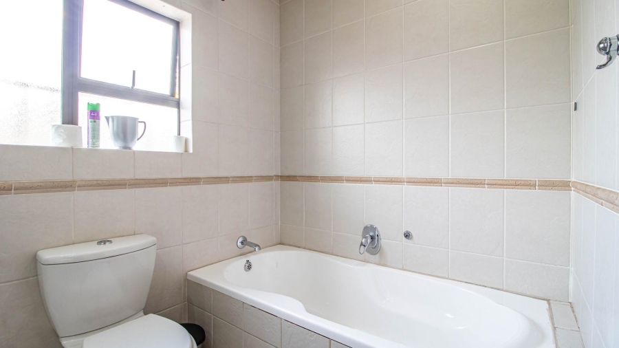 3 Bedroom Property for Sale in Beyerspark Gauteng