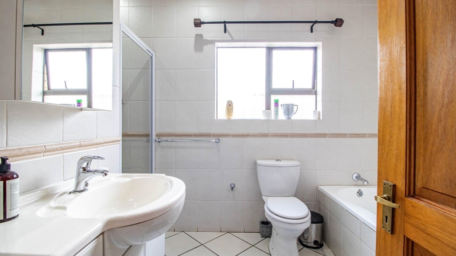 3 Bedroom Property for Sale in Beyerspark Gauteng