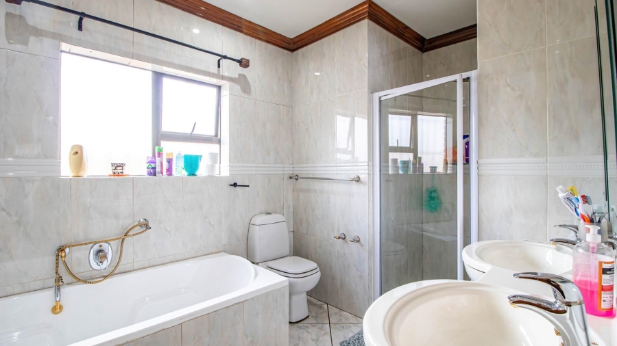 3 Bedroom Property for Sale in Beyerspark Gauteng