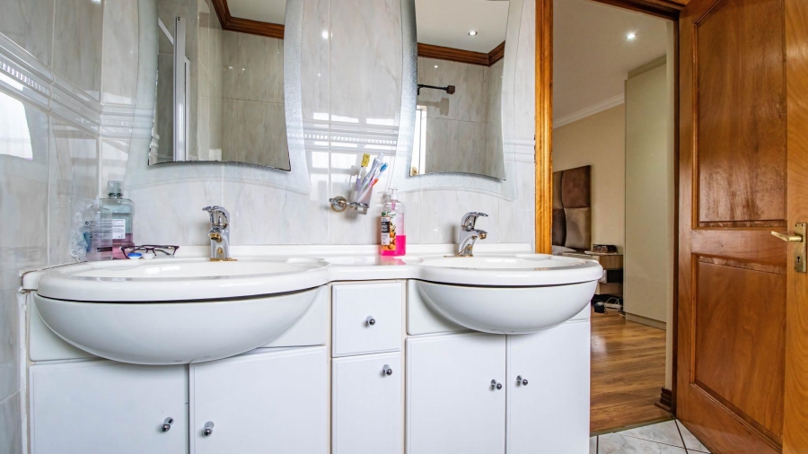 3 Bedroom Property for Sale in Beyerspark Gauteng