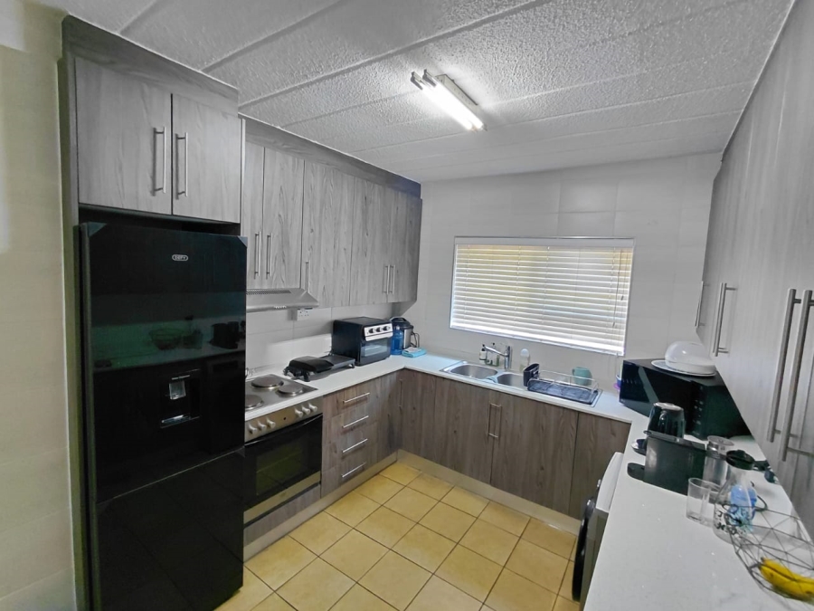 2 Bedroom Property for Sale in Lakefield Gauteng