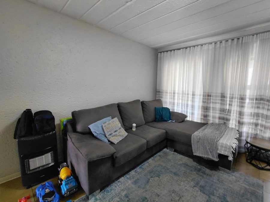 2 Bedroom Property for Sale in Lakefield Gauteng